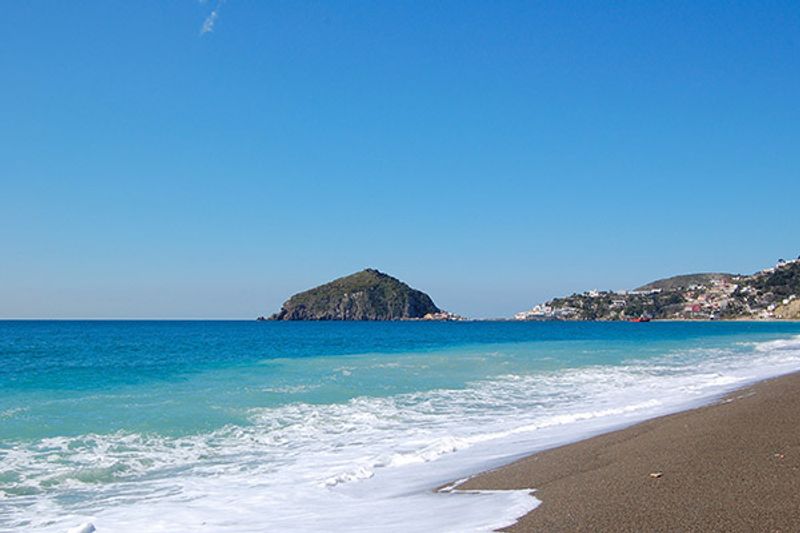 ischia porto spiagge