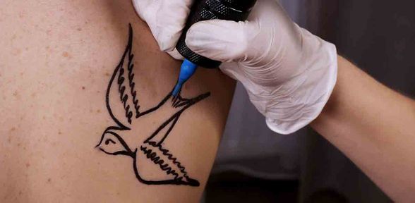 Qual è il significato della rondine nel tatuaggio?